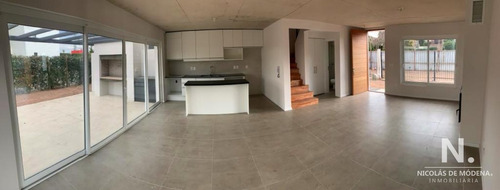 Casa De 3 Dormitorios En Complejo Cerrado - Barra De Carrasco