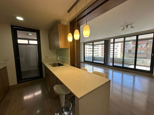 Departamento En Arriendo De 2 Dormitorios En Las Condes