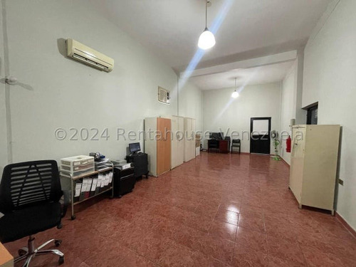 Gran Local Comercial Con Deposito En Venta En Av Bolivar De Maracay Db 24-17385