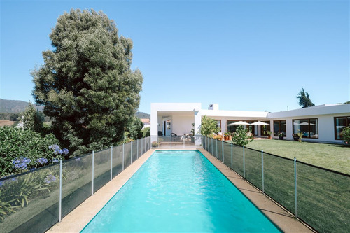 Excelente Casa Con Inmejorable Ubicación En Marbella