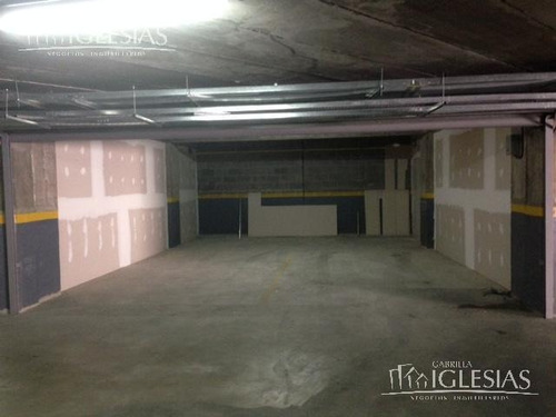 Imagen 4 de 10 de Cochera Subterranea Cubierta Cerrada Dos Autos En Alquiler