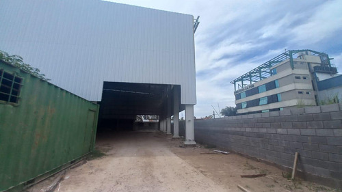Nave Industrial En La Reja