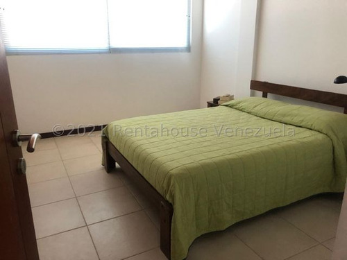 Imagen 10 de 14 de Rosangel Parraga Rentahouse Vende Casa En Altos De Guataparo Valencia 22-12847