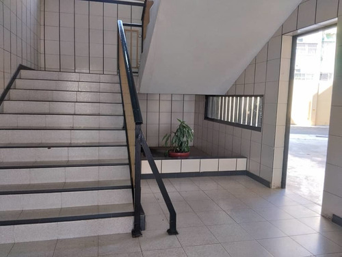 Imagen 4 de 10 de Oficina En Naguanagua Centro Comercial Dinastia Lr