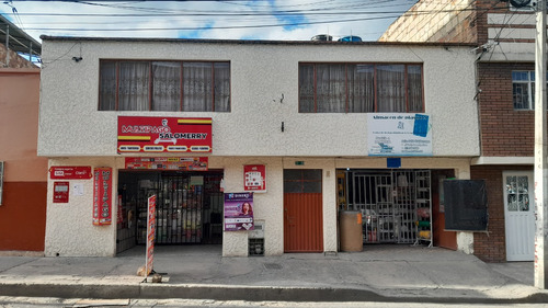 Amplia Casa De Dos Pisos En Barrio Perdomo, Ciudad Bolívar