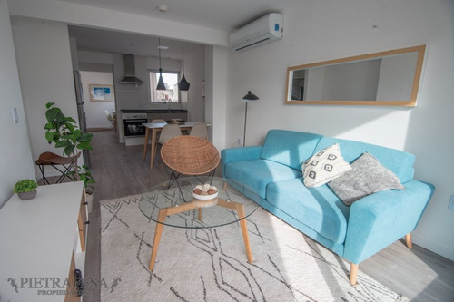 Imagen 1 de 9 de Apartamento A Estrenar 2 Dormitorios 1 Baño, Terraza Con Parrillero- Plaza Cagancha - Centro