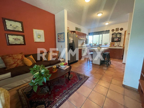 Casa En Renta En Privada En Hacienda De Los Cues En Villas Del Mesón En Una Planta