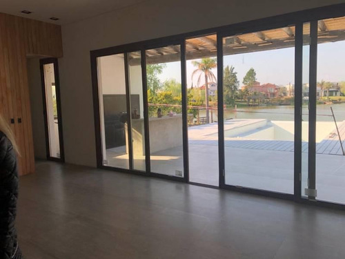 Imagen 4 de 21 de Casa Al Lago En Los Castores