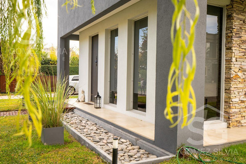 Casa En Venta 6 Ambientes Barrio Cerrado Altos Del Sol, Ituzaingó