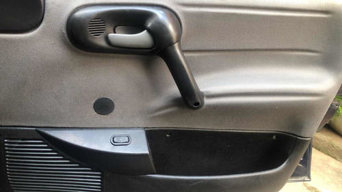 Imagem 8 de 14 de Chevrolet Corsa Classic 2005 1.0 Life 4p Gasolina
