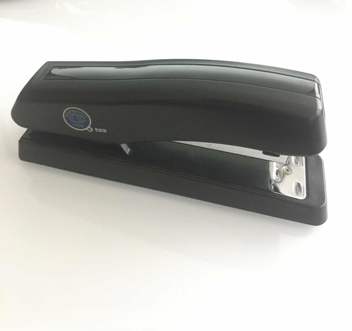 Engrapadora Media Tira De Cuerpo Plástico Barrilito Mod 125 (Usado)