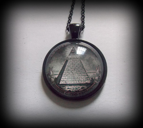 Pingente Illuminati Annuit Coeptis N. O. S. - Cabochão Black