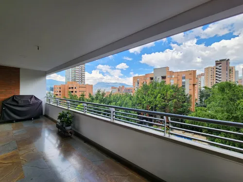 Apartamento En Venta En El Poblado. Cod V12369
