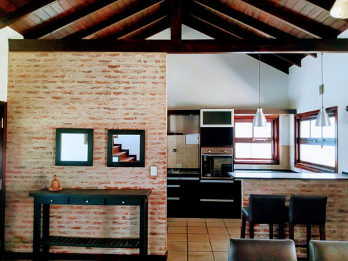 Imagen 10 de 14 de Excelente Casa 4 Ambientes Con Piscina En Barrio Residencial