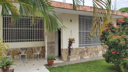 Imagen 2 de 12 de Casa En Venta En Urb El Bosque Andrews Rivero 04124959888
