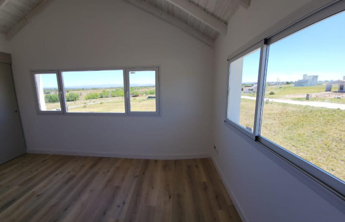 Casa En Venta - 2 Dormitorios 2 Baños - Cochera - 300mts2 - Los Reartes, Córdoba