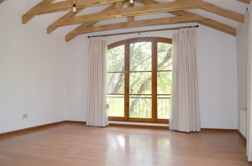 Casa En Venta Lo Barnechea De 5 Dorm. En Lo Barnechea