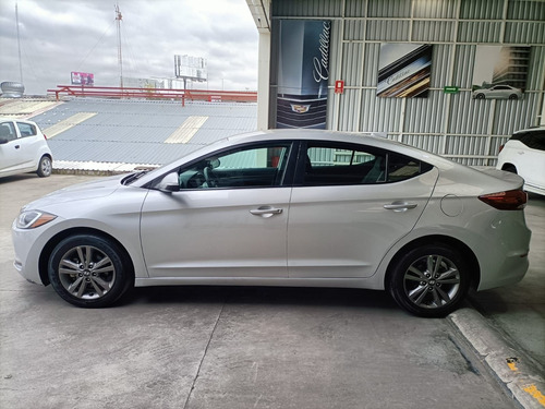 Imagen 9 de 13 de Hyundai Elantra 2018 2.0 Gls Premium At