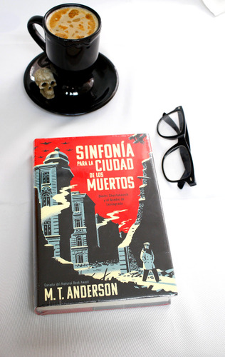 Libro // Sinfonia Para La Cuidad De Los Muertos // Lucy Rock