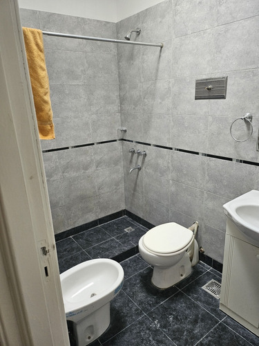 Solo Venta. Casa 4 Ambientes Con Quincho Y Parque
