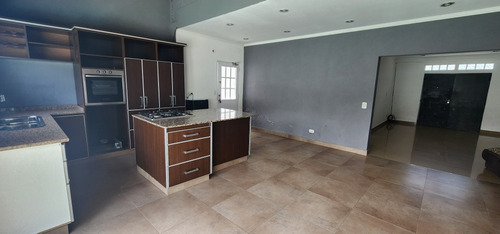 Dueño Vende!!! Casa 6 Ambientes Y 3 Baños, Moron.