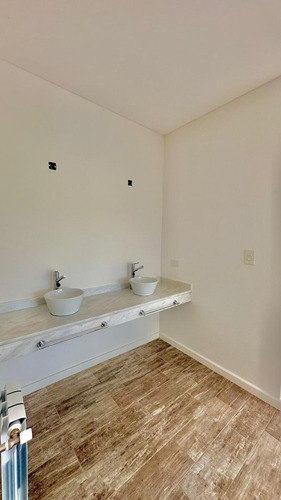 Casa En Venta - 4 Dormitorios 3 Baños - Cochera - 1.250mts2 - Haras Del Sur, La Plata