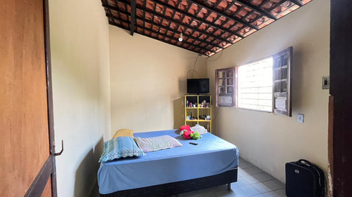 Casa De 6 Cômodos Com Área Livre