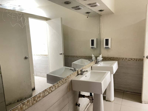 Local 320 M2 En Esquina Av. San Martin