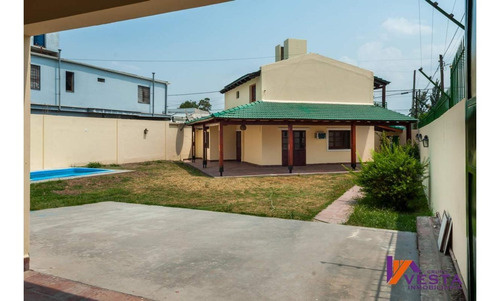 En Venta - Gran Casa En B° Grand Bourg - 450 M2 De Terreno