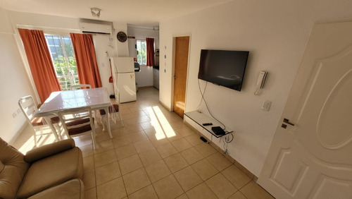 Imagen 9 de 14 de Alquiler Por Dia, Departamento Tipo Duplex En Moron, 2 Amb. Para 2 Personas, Excelente Ubicación