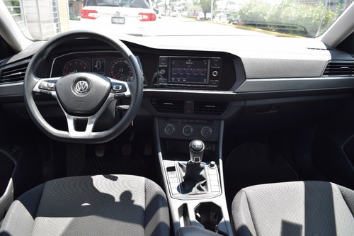 Imagen 9 de 12 de Jetta Comfortline 2019 Blanco