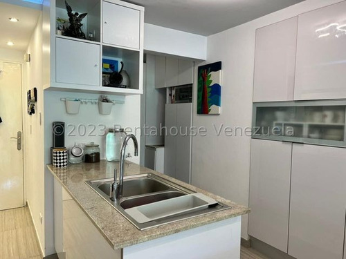 Apartamento Remodelado En El Encantado Dubravska Alarcón 23-22575