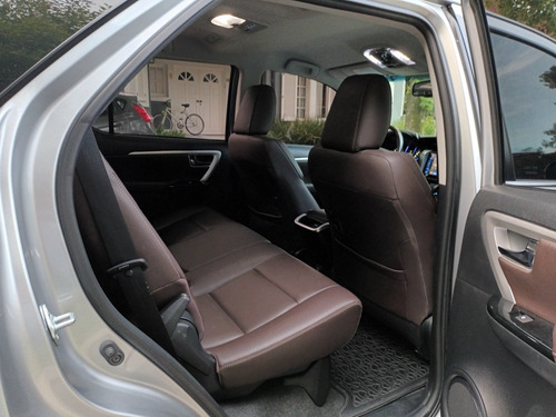 Imagen 8 de 15 de Toyota Sw4 2019 2.8 Srx 177cv 4x4 7as At