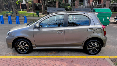 Toyota Etios XLS 1.5 6MT