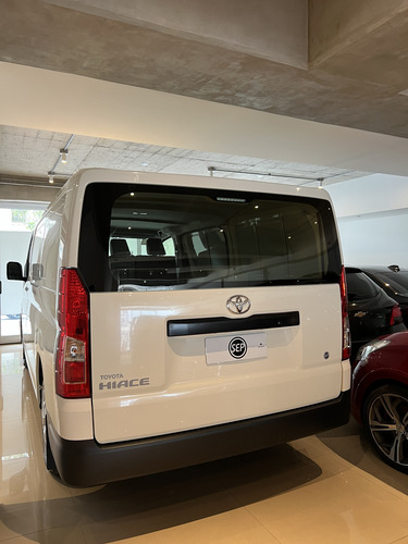 Toyota Hiace 2.8 Tdi Furgón 6at L1h1 3a 4p
