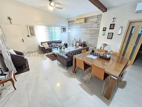 Se Vende Casa Quinta San Jacinto Maracay 24-10972 Ec