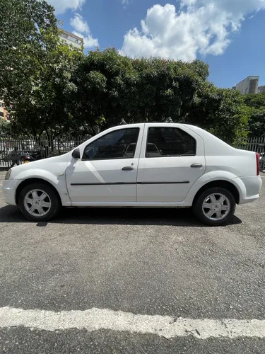 Renault Logan 1.6 expression.