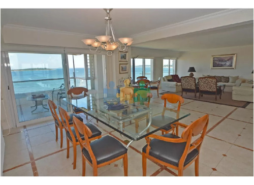 Primera Fila En Playa Mansa, 3 Suites + Dependencia. Espectacular Planta Y Excelente Vista - Ref : Eqp1739