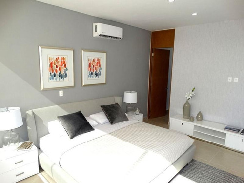 Casa En Venta, Estrenar, 2 Niveles, Roof Top, 3 Recamaras A 2 Km De La Playa En Playa Del Carmen