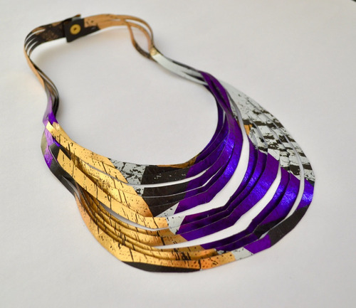 Imagen 2 de 5 de Collar Ondas Corto - Violeta