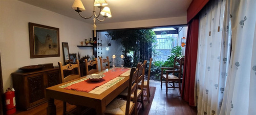 Casa En Venta De 7 Dorm. En Lo Barnechea