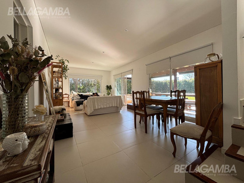 Casa Venta Bancalari 6 Ambientes Jardin Piscina