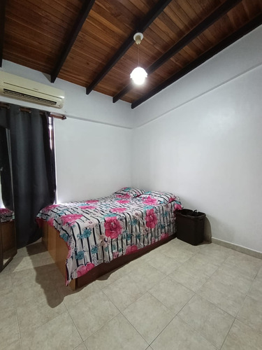 Cb.venta Tonwhouse Mañongo. Conj. Resd. Las Trinitarias.