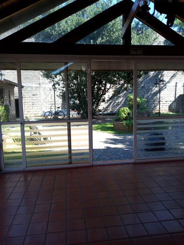 Salón Abierto Para Eventos Con Jardín Amplio