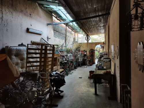 Merolla Vende | Hermosa Casa A Reciclar En Barracas | Lote 8.70 X 42 Aprox.