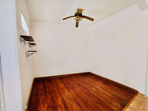 Apartamento En Venta, 2 Dormitorios, En Centro.