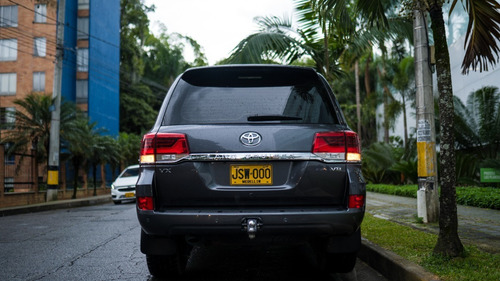 Imagen 10 de 20 de Toyota Land Cruiser 200
