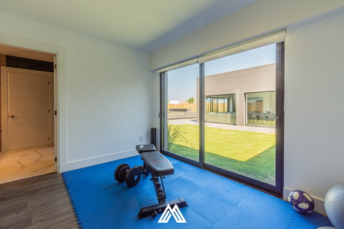 Imagen 5 de 14 de Casa En Venta De 4 Dormitorios, Piscina Y Barbacoa