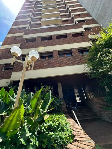 Departamento En Venta La Plata .  Dos Dormitorios , Cochera Y Habitación De Servicio.