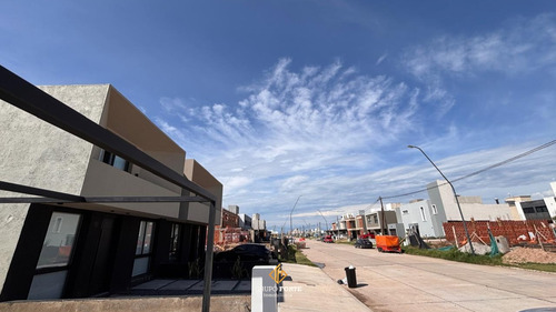 Duplex En Venta - Prados De Manantiales